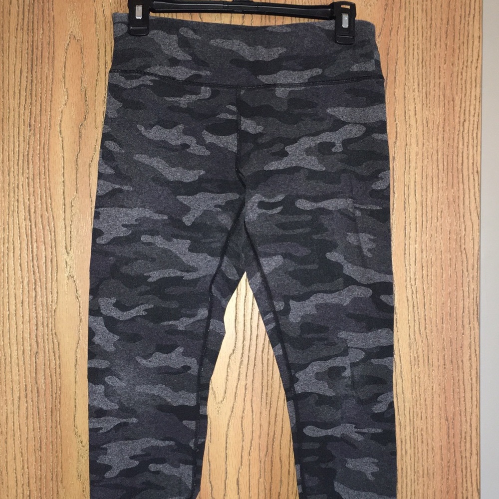 Calvin Klein performance cropped leggings.